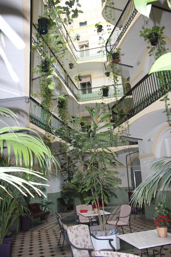 Hotel Peninsular Barcellona Esterno foto