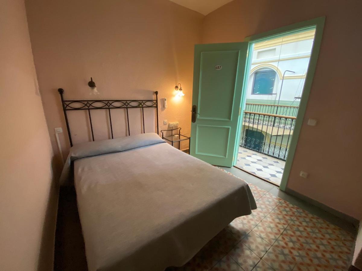 Hotel Peninsular Barcellona Esterno foto