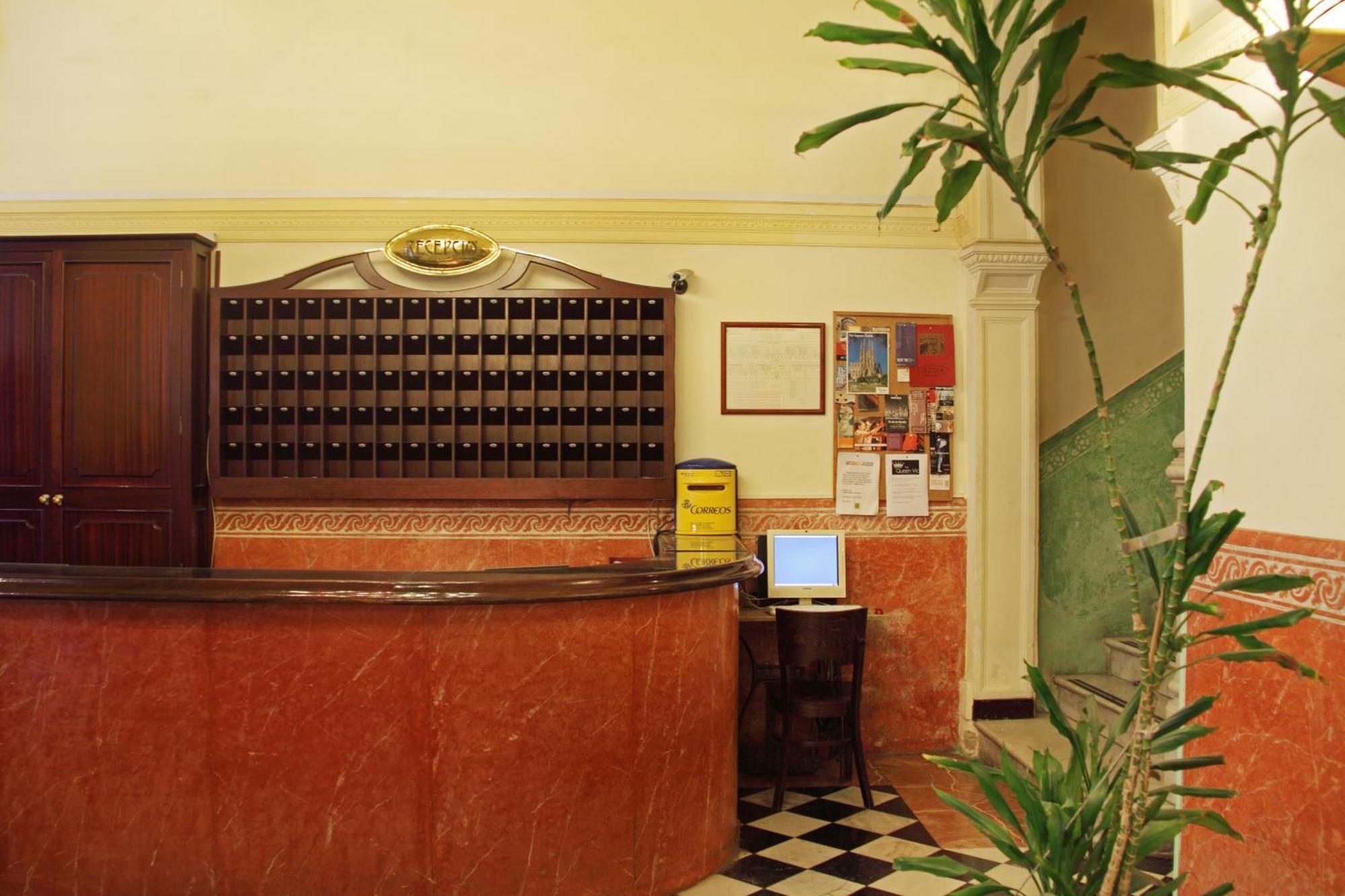 Hotel Peninsular Barcellona Esterno foto