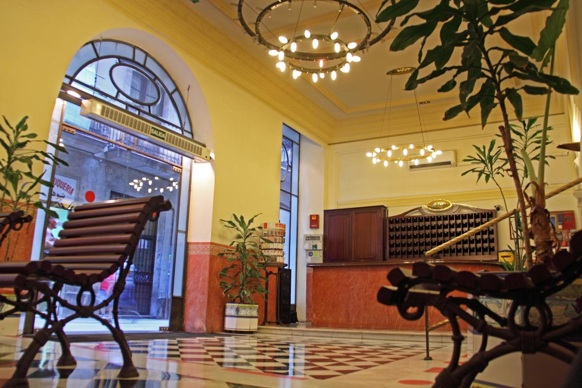 Hotel Peninsular Barcellona Esterno foto